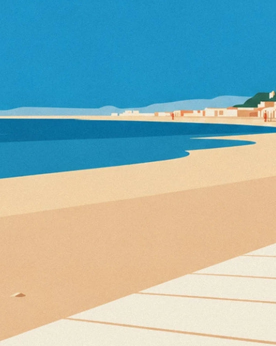 Der Strand von Deauville zwischen blauem Meer, goldenem Sand und hölzerner Promenade
