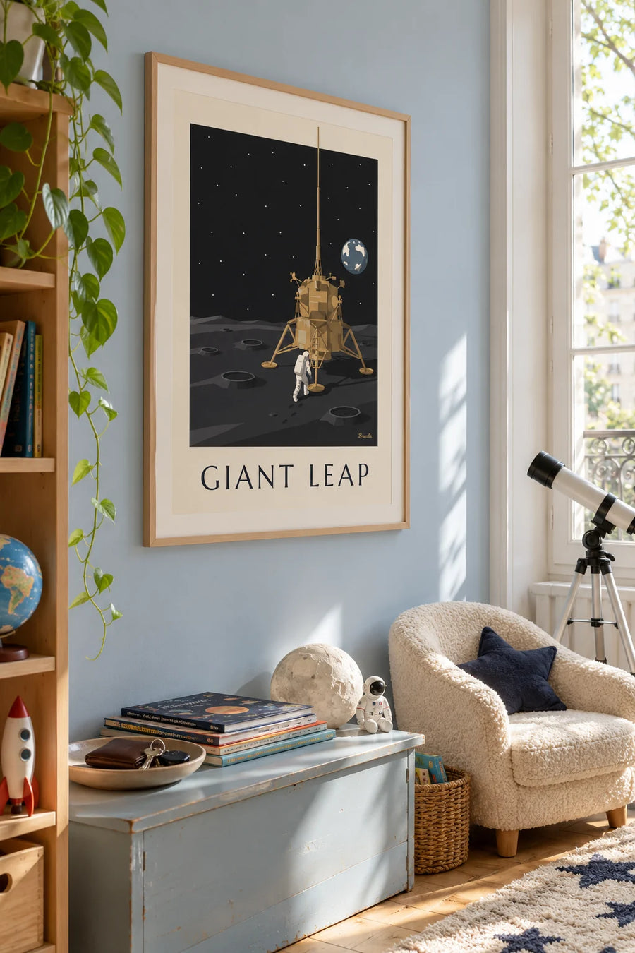 Poster Astronaut auf dem Weg zur Mondlandefähre auf dem Mond: gerahmt an der Wand