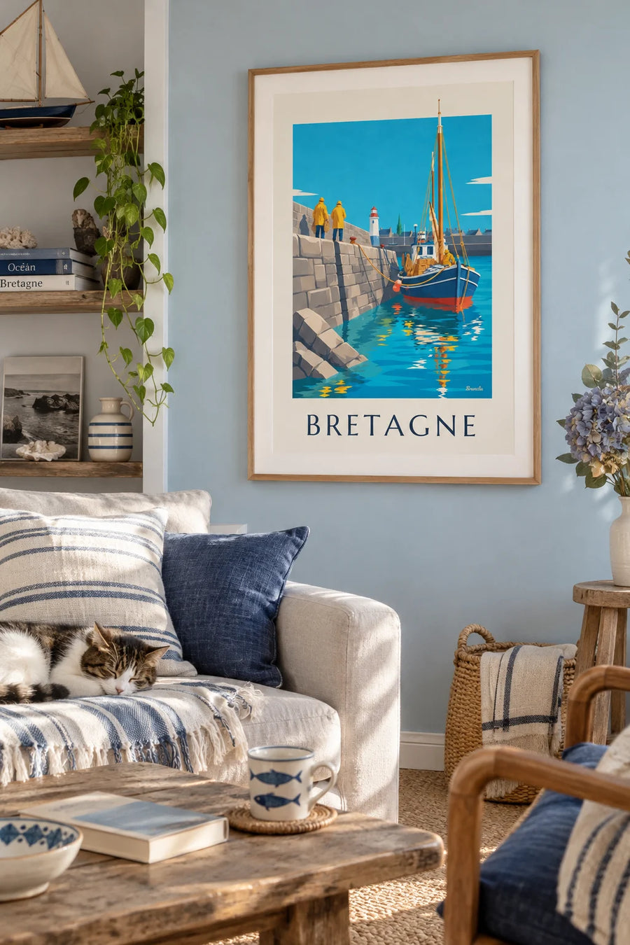 Poster bretonisches Fischerboot bei der Einfahrt in den Granithafen: gerahmt an der Wand