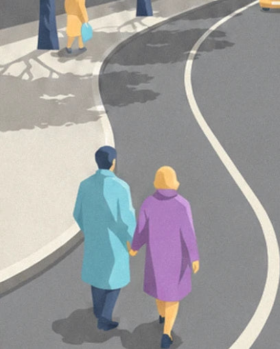 Ein Paar in blauen und lila Mänteln, Hand in Hand am Rand der Avenida