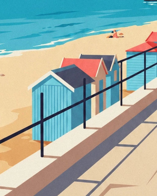 Les cabines de plage bleues aux toits rouges et gris derrière la rambarde noire