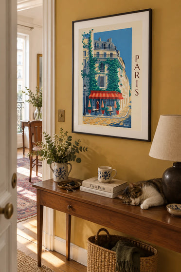 Poster Pariser Bistro mit Terrasse unter Efeu: gerahmt an der Wand