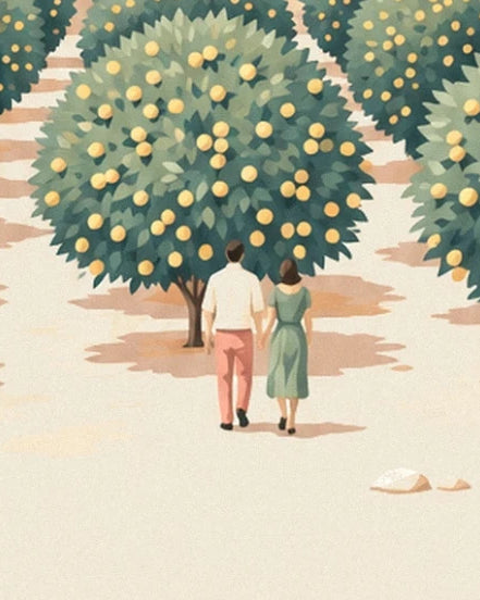 Das Paar von hinten, Hand in Hand unter einem runden Zitronenbaum auf dem hellen Sandweg