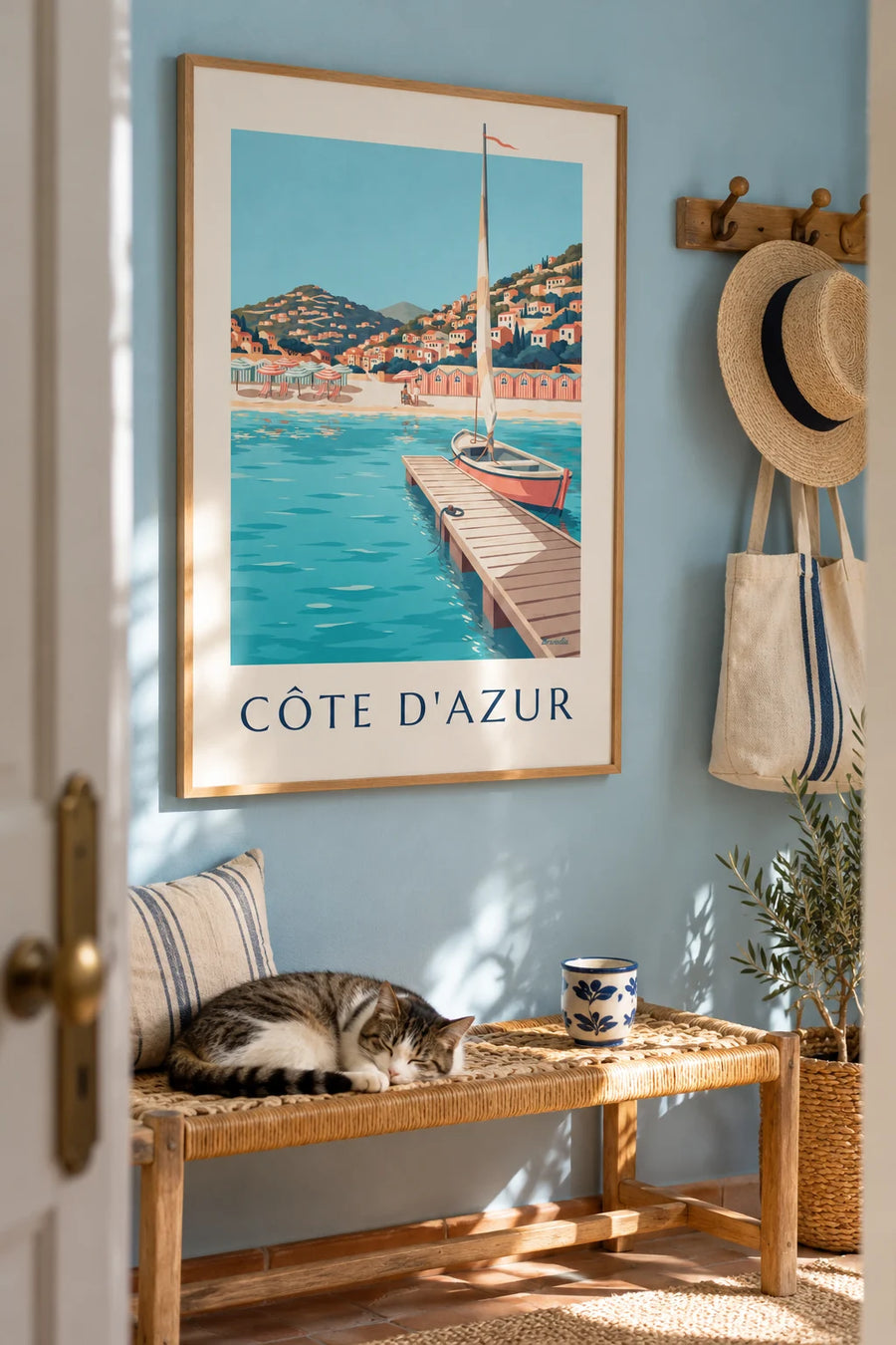 Poster gestreifte Strandkabinen und Steg an der Côte d'Azur: gerahmt an der Wand