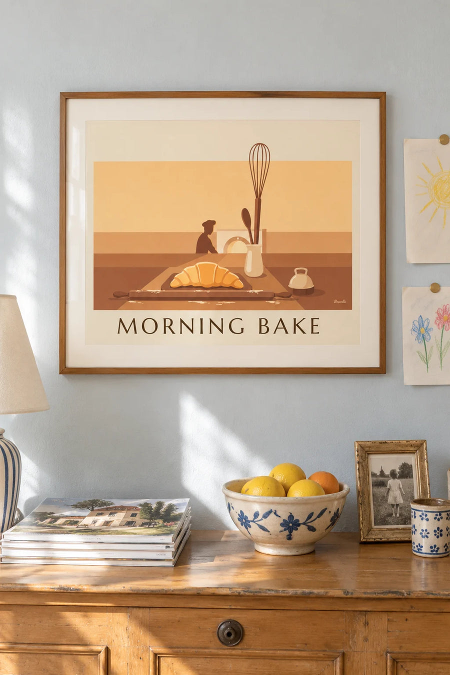 Poster Croissant und Backutensilien vor dem Ofen: gerahmt an der Wand