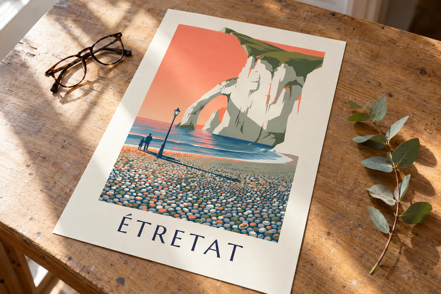 Poster weiße Klippen von Étretat bei Sonnenuntergang: auf einem Tisch