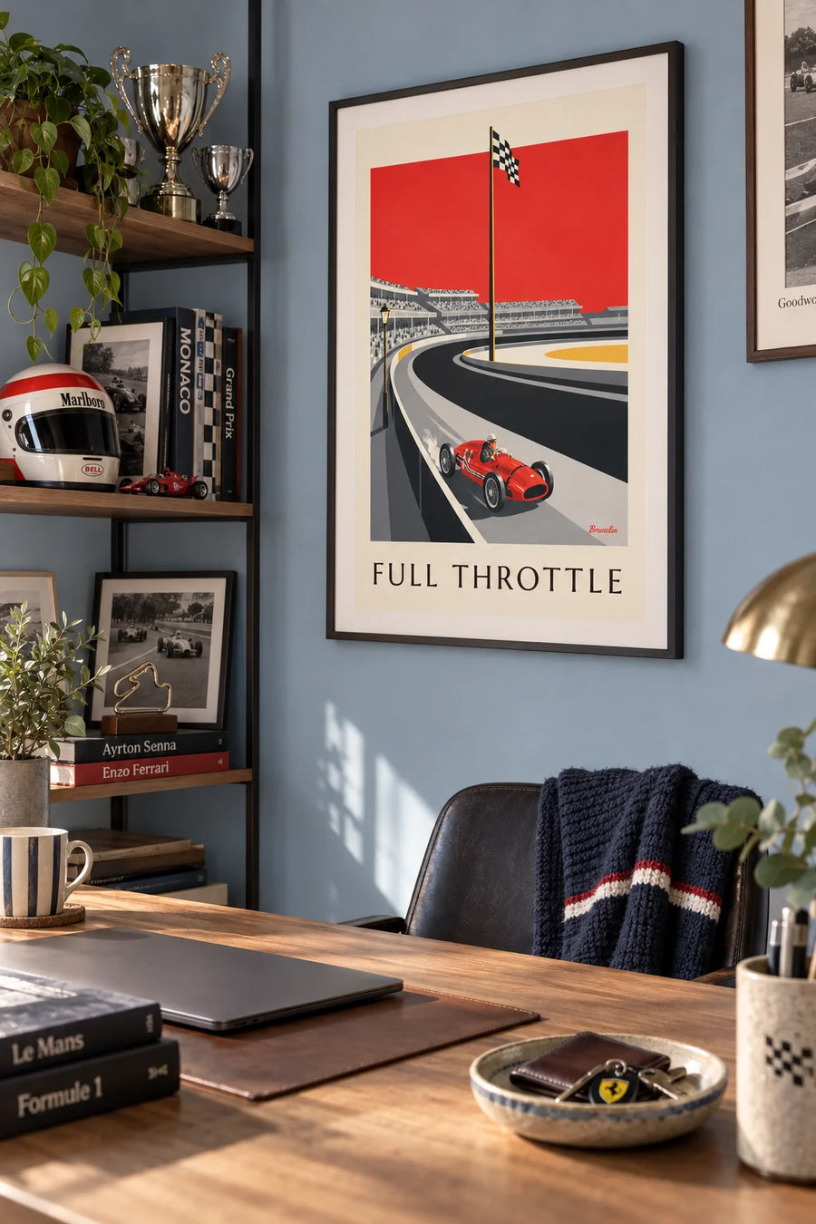 Poster Grand-Prix-Rennwagen in voller Fahrt auf der Rennstrecke: gerahmt an der Wand