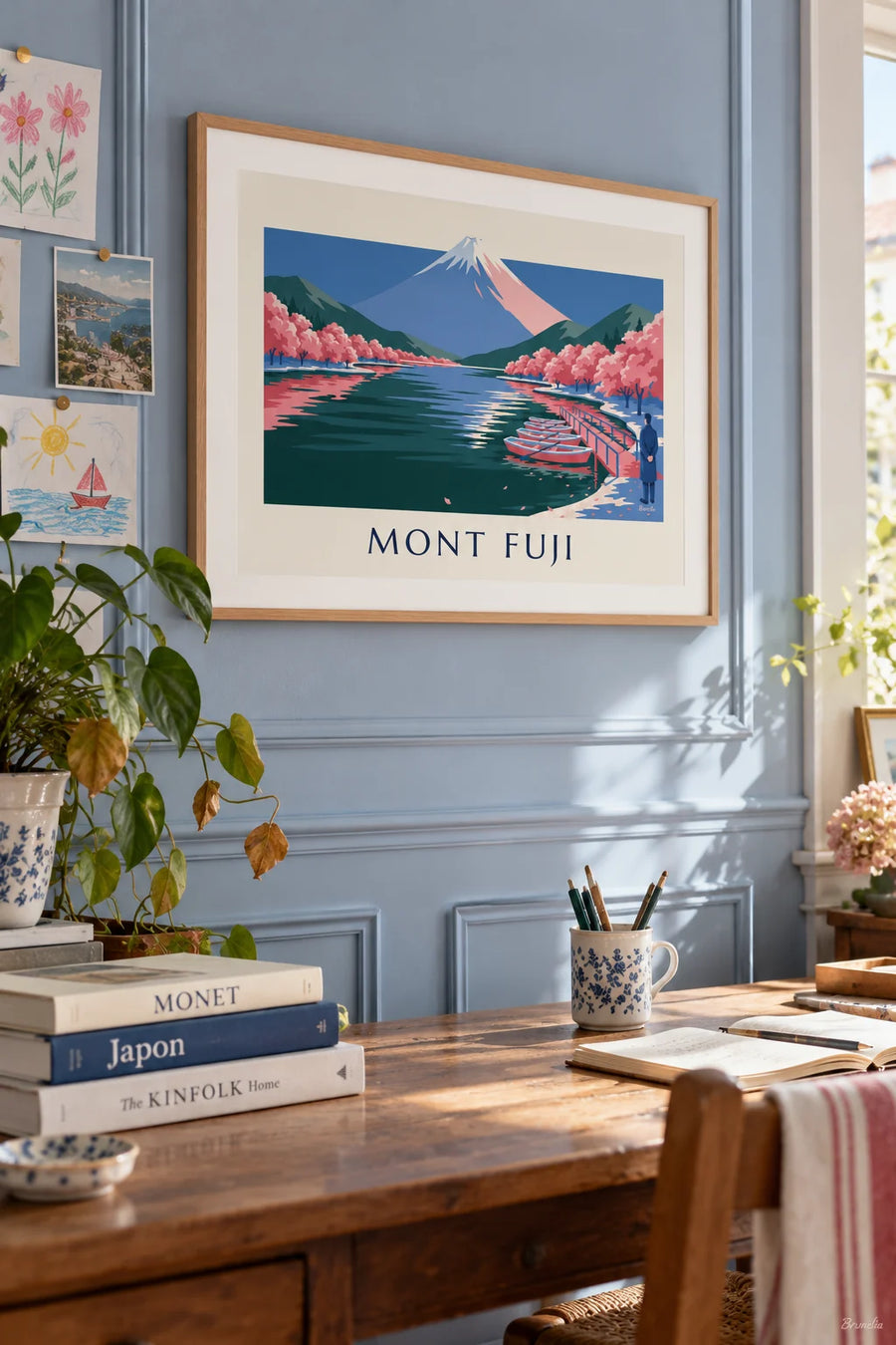 Poster Fuji, Kirschblüten und Boote am Steg: gerahmt an der Wand