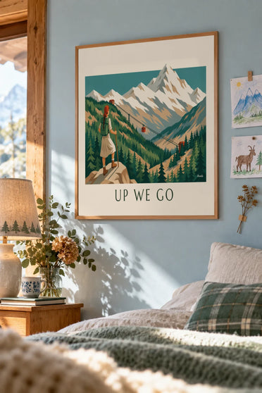 Poster Wanderin vor einer Seilbahn und einem verschneiten Berg: gerahmt an der Wand