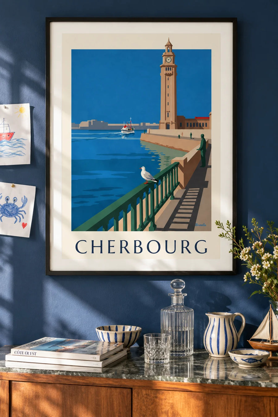 Poster Möwe und Uhrturm des Gare Maritime in Cherbourg: gerahmt an der Wand