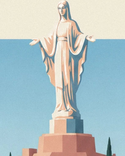 La statue de la Vierge aux bras ouverts, sur son socle rose devant le ciel bleu