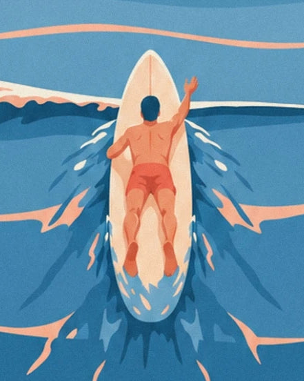 Der Surfer in korallenfarbenen Shorts paddelt auf seinem hellen Board durch das wirbelnde blaue Wasser