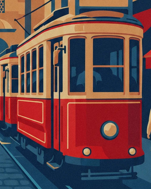 Le tramway rouge et crème, ses grandes vitres et son phare rond sur l’avenue İstiklal