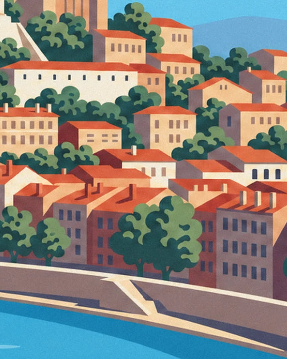 Les façades ocre et les toits orange du Vieux Lyon, étagés sur la colline jusqu'au quai