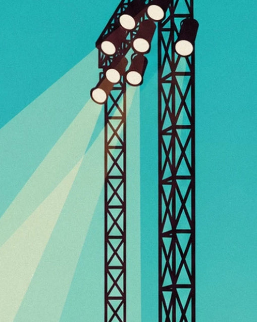 Les projecteurs sur leurs structures noires et leurs faisceaux clairs sur fond turquoise