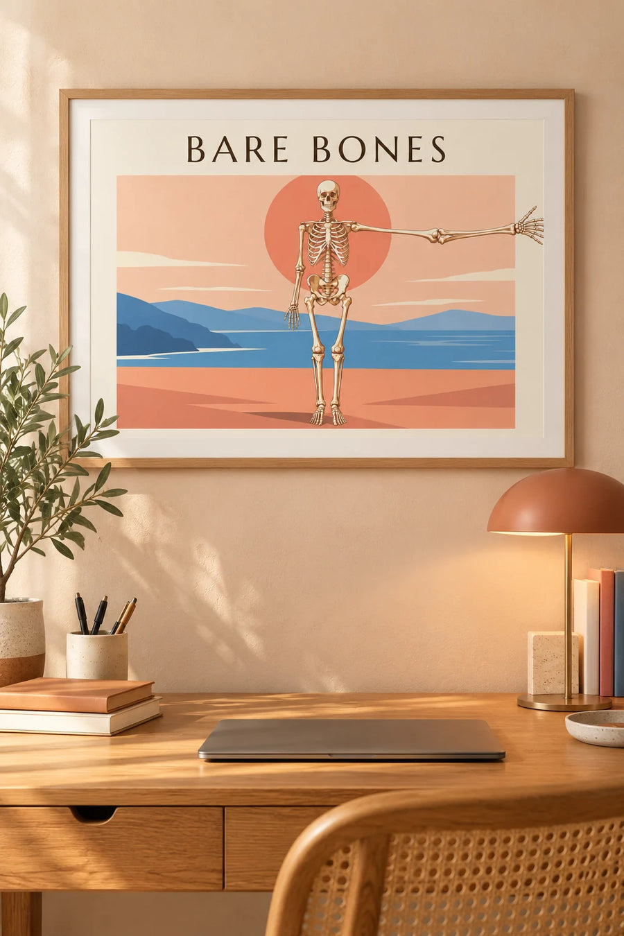 Poster mit anatomischer Tafel des menschlichen Skeletts von vorn: gerahmt an der Wand
