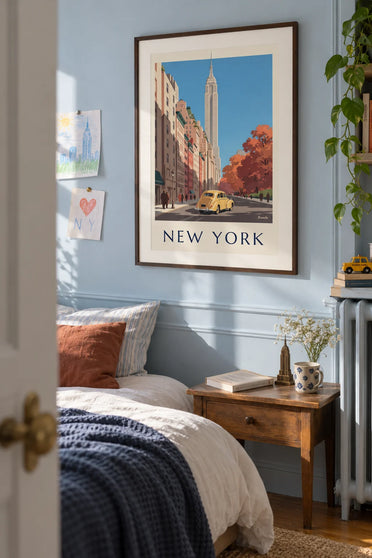 Poster gelbes Auto und Empire State Building im Herbst: gerahmt an der Wand