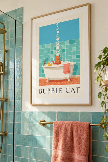Affiche chat dans une baignoire pleine de mousse : encadrée au mur