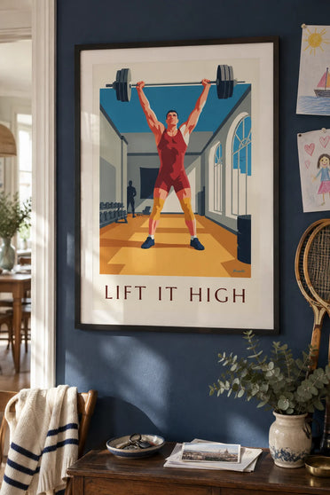 Poster mit Gewichtheber, der im Fitnessstudio seine Hantelstange stemmt: gerahmt an der Wand