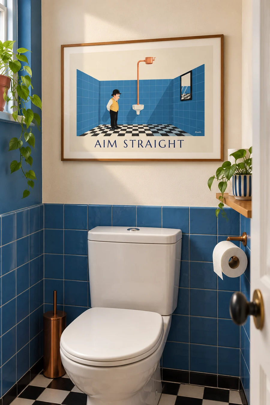 Humor-Poster fürs WC, Herr mit Bowlerhut am Urinal: gerahmt an der Wand