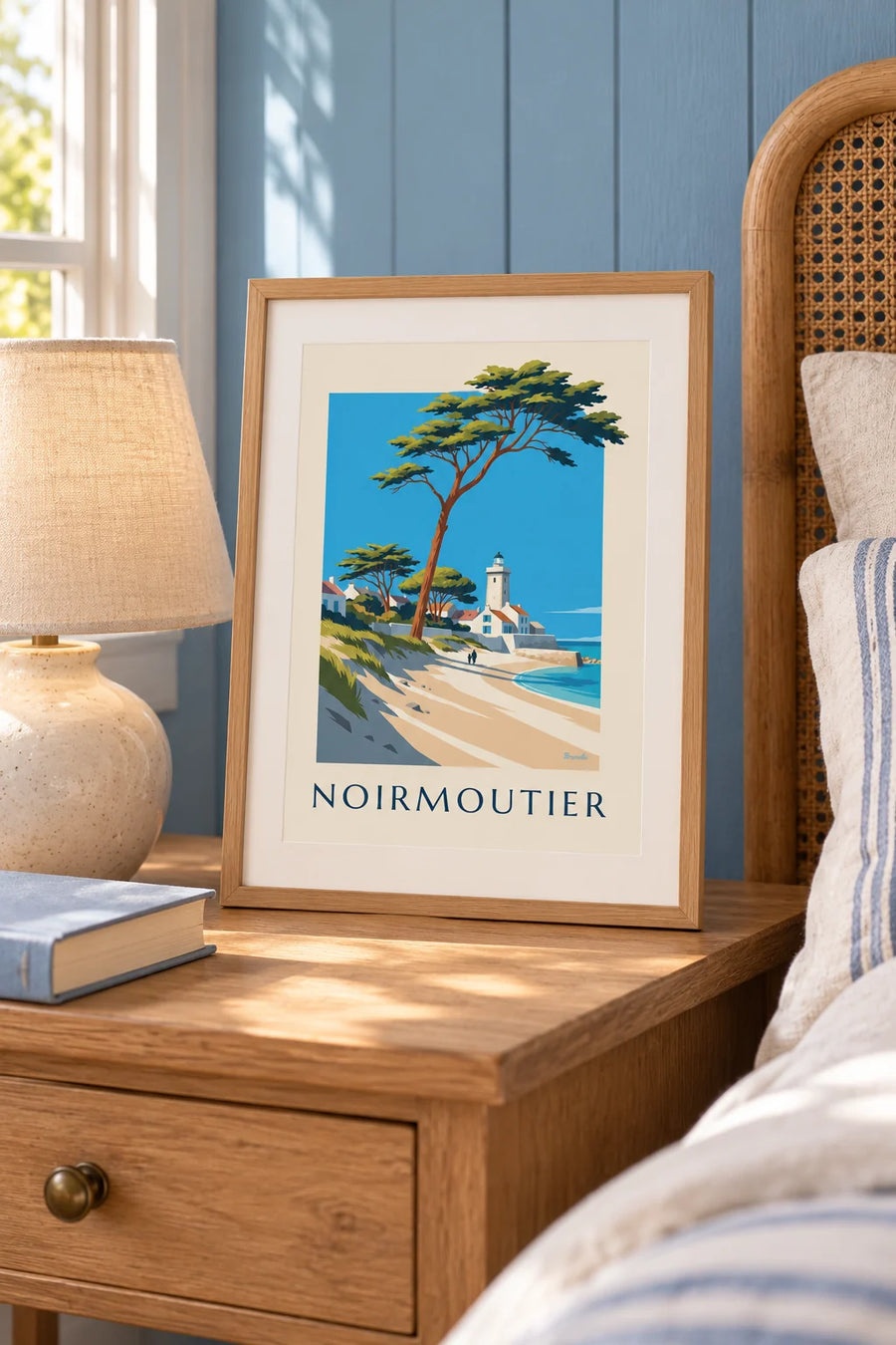 Poster Leuchtturm und weiße Häuser von Noirmoutier: kleines Format A4 gerahmt