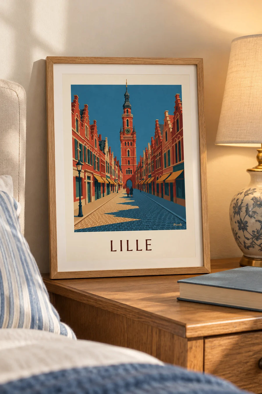 Affiche rue pavée et façades flamandes du Vieux-Lille : petit format A4 encadré