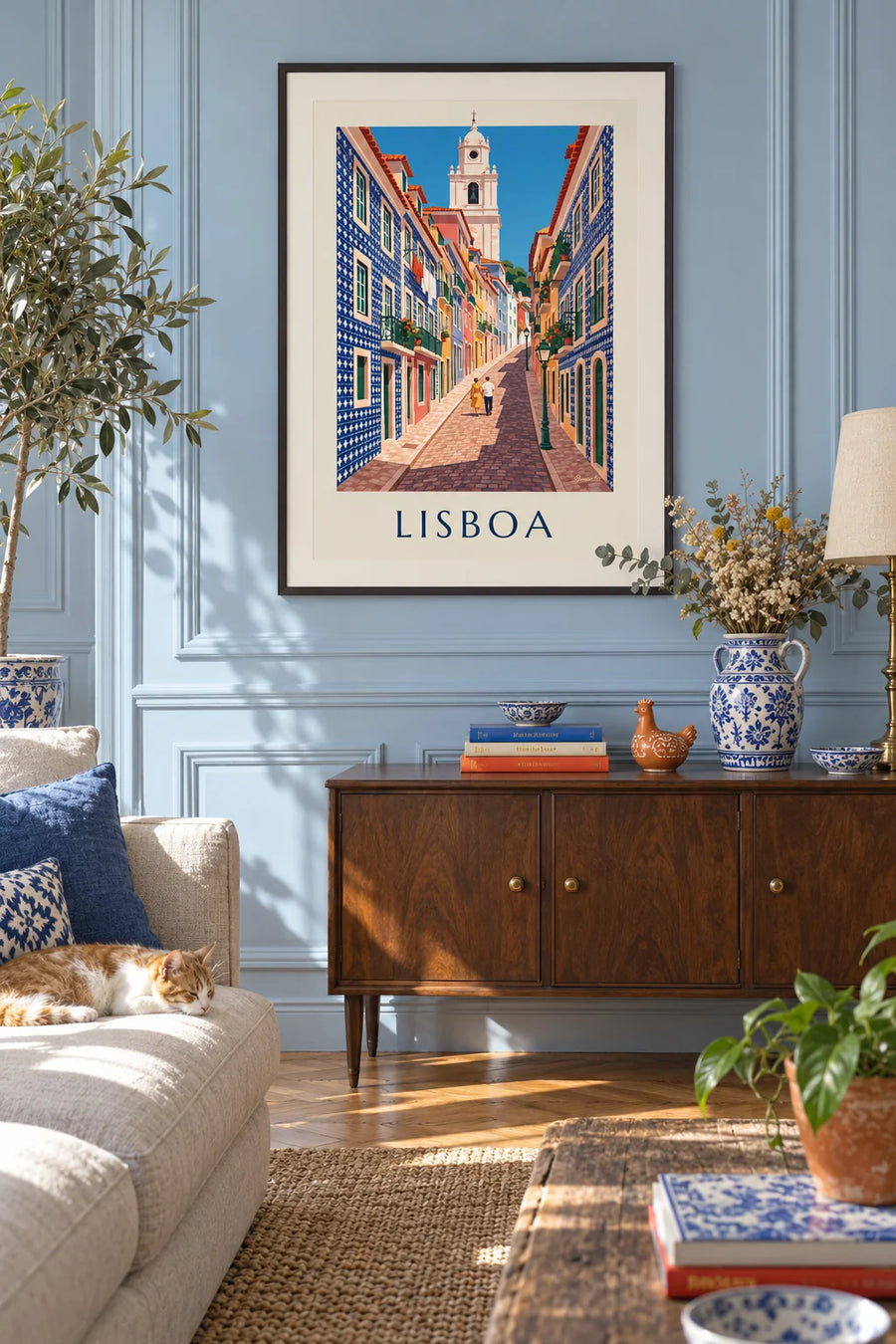 Poster Gasse in Lissabon mit Azulejo-Fassaden: gerahmt an der Wand