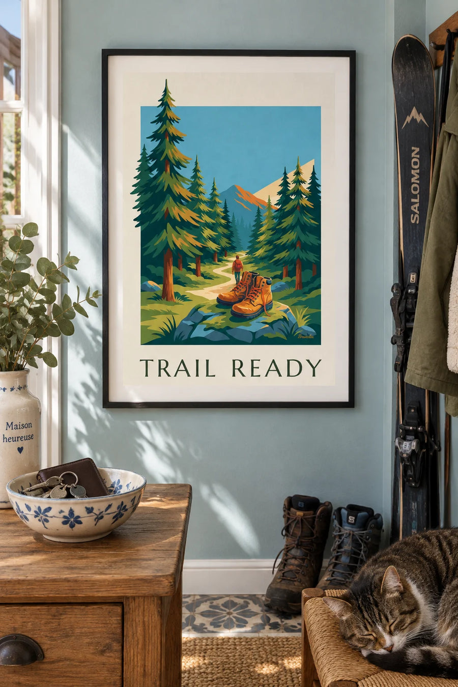 Poster Wanderschuhe auf einem Waldpfad in den Bergen: gerahmt an der Wand