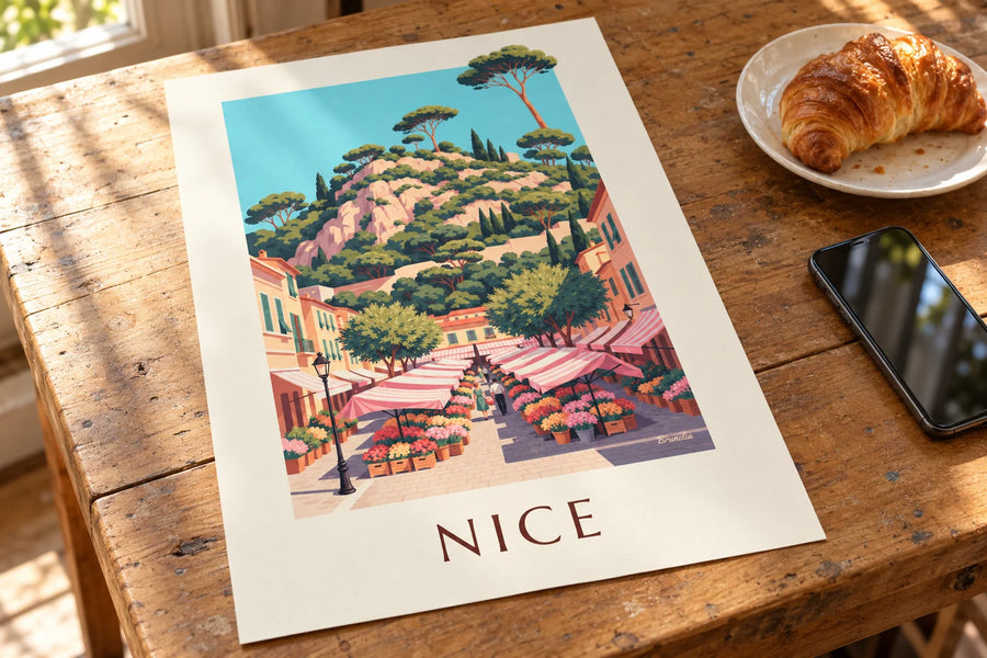 Affiche marché aux fleurs du cours Saleya à Nice : posée sur une table