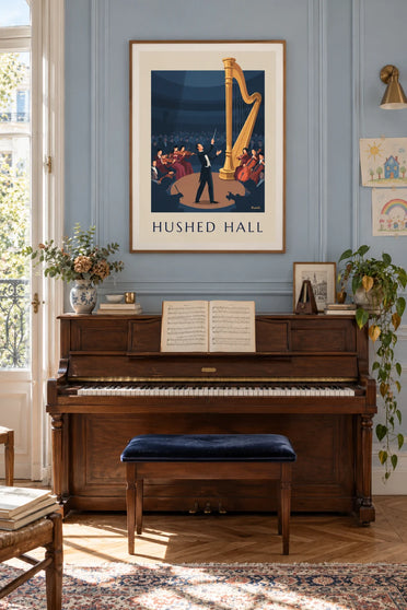 Poster Dirigent und große goldene Harfe im Konzert: gerahmt an der Wand