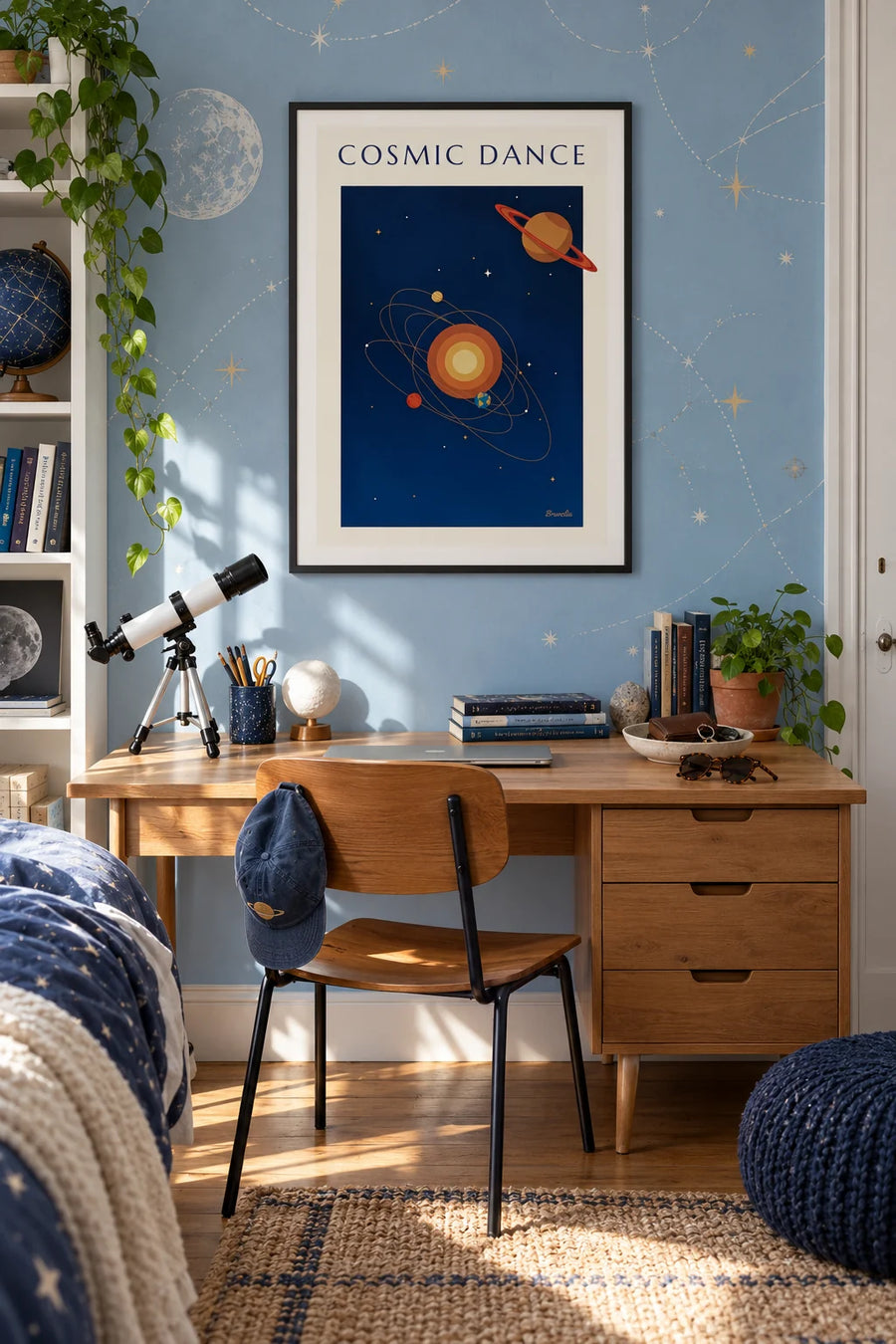 Affiche Saturne et planètes en orbite autour du Soleil sur fond bleu nuit : encadrée au mur
