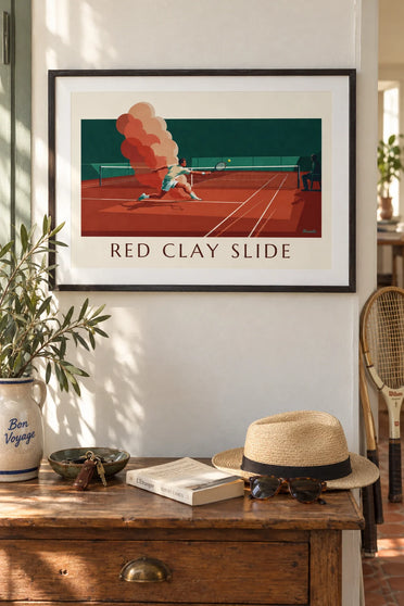 Affiche joueur de tennis en glissade sur terre battue : encadrée au mur