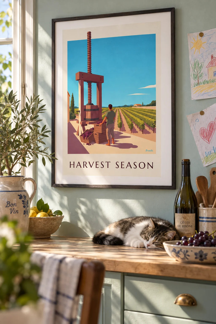 Poster alte Weinpresse aus Holz zur Zeit der Weinlese: gerahmt an der Wand
