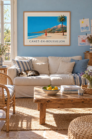 Affiche femme au bord de la mer à Canet-en-Roussillon : encadrée au mur