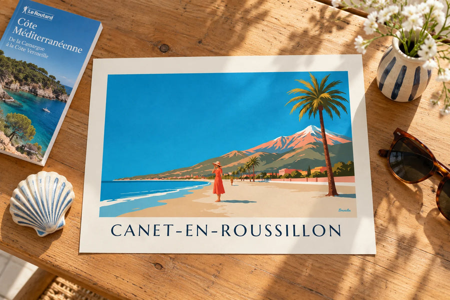 Affiche femme au bord de la mer à Canet-en-Roussillon : posée sur une table