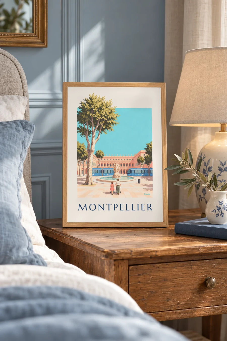 Poster Place de la Comédie und Straßenbahn von Montpellier: kleines Format A4 gerahmt