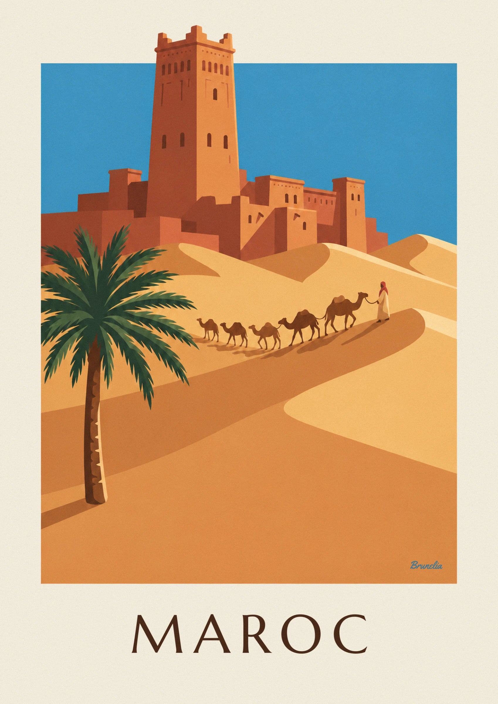 Der hohe ockerfarbene Lehmturm der Kasbah, seine kleinen Fenster und ein grüner Palmwedel unter blauem Himmel